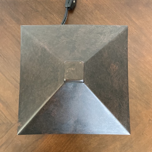 Tiffany Accent Stained Glass Lamp - Picture 4 of 8